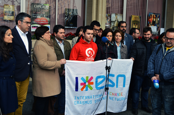 Ciudad Real Minuto de silencio en la Plaza Mayor para recordar  a los 13 estudiantes Erasmus fallecidos en Tarragona