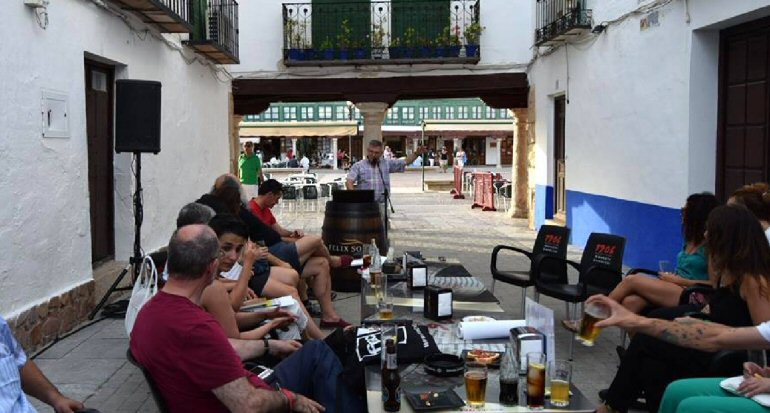 Almagro-El-Ayuntamiento-prohibe-un-Recital-Poético-y-aprueba-un-bando-que-autoriza-las-televisiones-de-plasma-en-las-terrazas-durante-la-Eurocopa