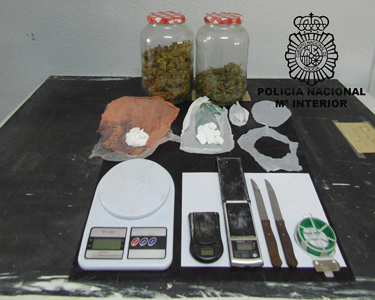 La Policía Nacional ha detenido a dos personas, como presuntas autoras de un delito de tráfico de drogas