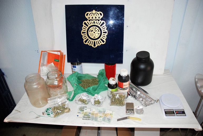 Alcazar de San Juan La Policía Nacional desarticula un importante punto de venta de marihuana con la detención de dos personas