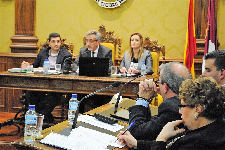 El Pleno del Ayuntamiento de Valdepeñas exige a Tráfico que reestablezca los exámenes del teórico en la ciudad