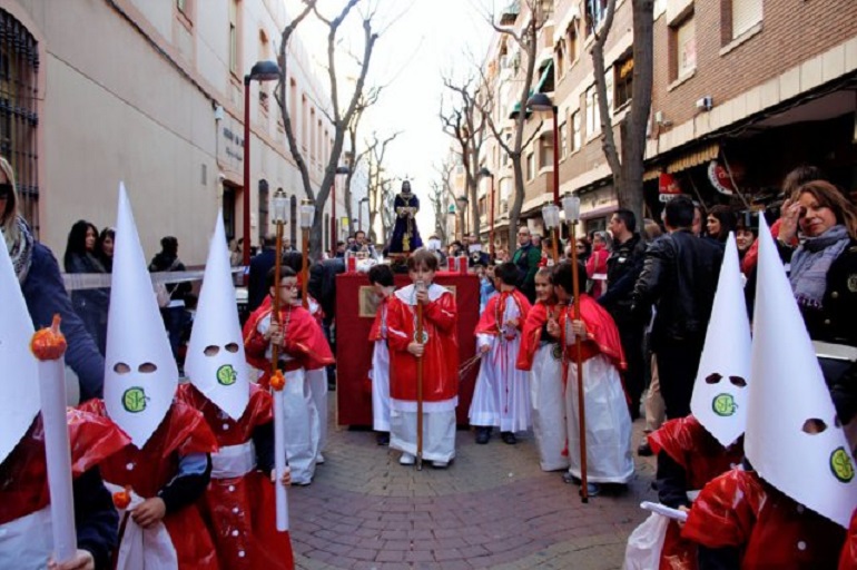 Ciudad Real Los alumnos del Colegio San José se preparan para su tradicional salida procesional por las calles de la ciudad