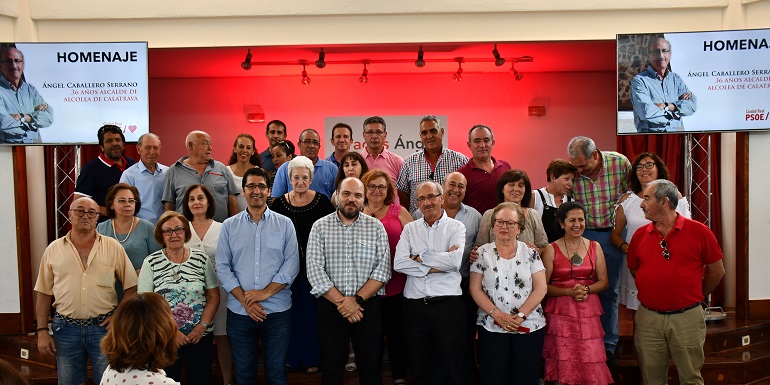 El PSOE de Alcolea de Calatrava homenajea a su alcalde durante nueve legislaturas, Ángel Caballero