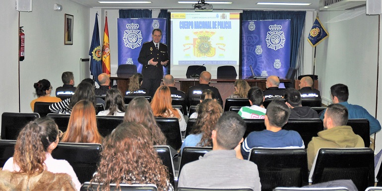 La Comisaría Provincial de Policía Nacional de Ciudad Real recibe la visita de alumnos de Derecho de la Universidad de Castilla-La Mancha