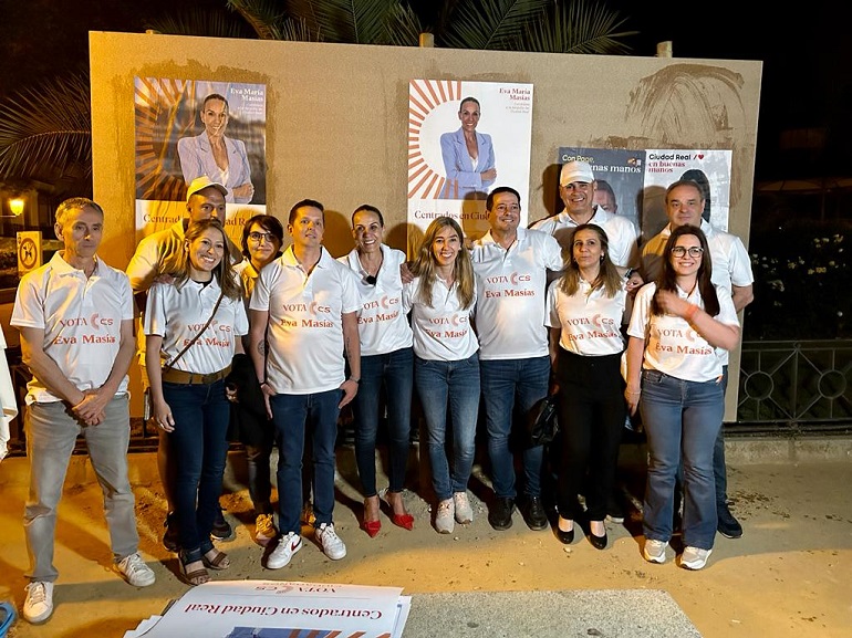 Ciudadanos Ciudad Real arranca oficialmente su campaña electoral con la tradicional pega de carteles