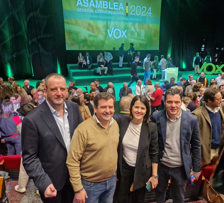 Abascal, tras ser reelegido como presidente de VOX Este es un proyecto político de extrema necesidad para España. El futuro es nuestro