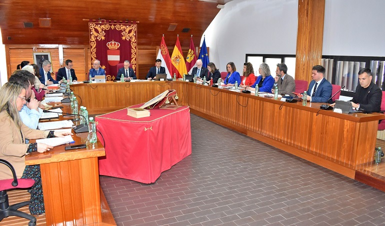 Decisiones clave en el Pleno del Ayuntamiento de Puertollano Modificación presupuestaria para festejos y reinicio de la recuperación del Camino de Las Cruces