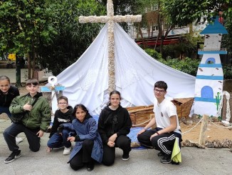 Cruz de la Asociación Juvenil La Daga Dorada, en la Plaza del Pilar, Ciudad Real