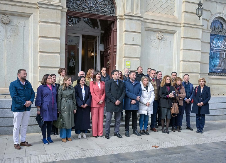 Ciudad Real guarda un minuto de silencio por las víctimas de la DANA Solidaridad y coordinación de emergencias en toda la región