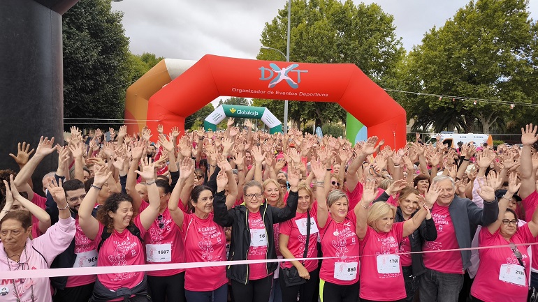 Una marea rosa de 2.500 personas inunda Ciudad Real para vencer al cáncer de mama