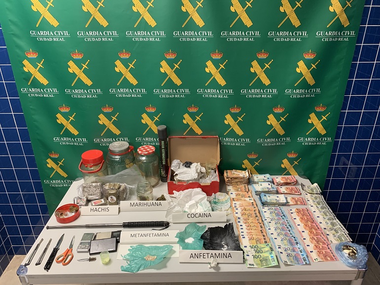 Hachís, cocaína, metanfetamina y armas prohibidas el hallazgo de la Guardia Civil tras un incendio en Tomelloso