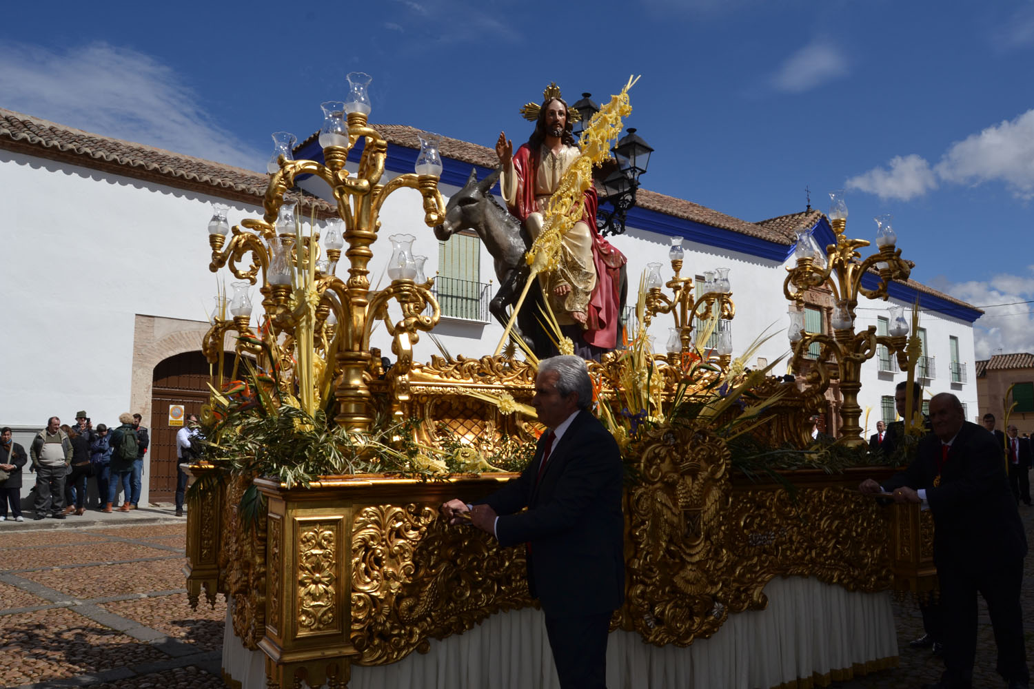 Almagro El buen tiempo acompañó la procesión de las Palmas