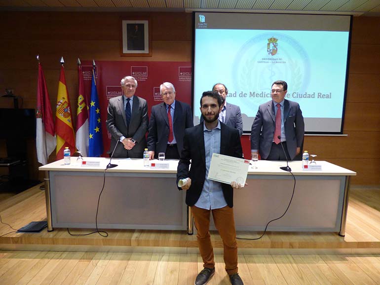 Ciudad Real El Colegio Oficial de Médicos entrega los primeros premios al trabajo fin de grado de la Facultad de Medicina -Segundo premio