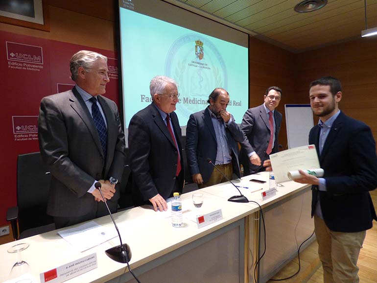 Ciudad Real El Colegio Oficial de Médicos entrega los primeros premios al trabajo fin de grado de la Facultad de Medicina -Tercer premio