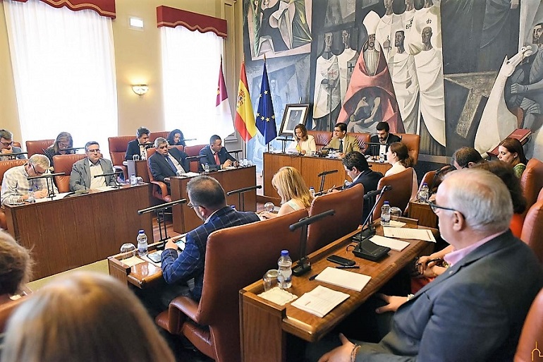 El Pleno de la Diputación Provincial aprueba inversiones y ayudas a municipios por más de dos millones de euros