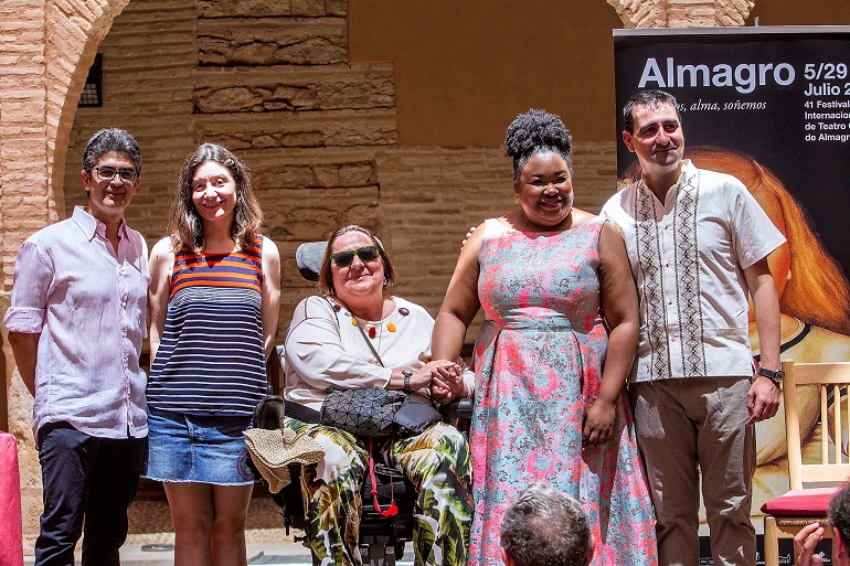 Almagro Manolita Espinosa recibe “La berenjena de plata” en reconocimiento a su contribución al Festival Internacional de Teatro Clásico