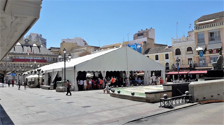 Ciudad Real Pilar Zamora inaugura el tradicional Baile del Vermú en la Plaza Mayor