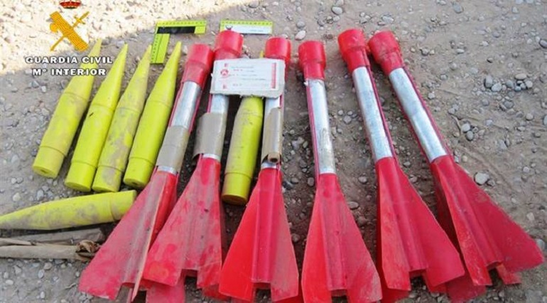 Bolaños La Guardia Civil destruye 18 cohetes antigranizo que fueron localizados en una finca agrícola