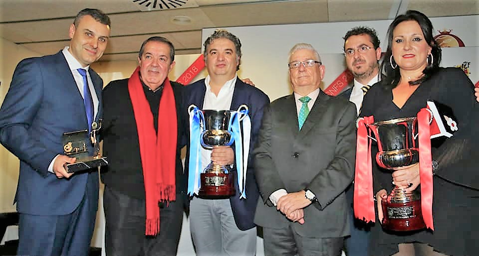 El Almagro FSF recogió ayer el trofeo de Campeón de Liga del Grupo III de la Segunda División Nacional de Fútbol Sala Femenino 2017-2018