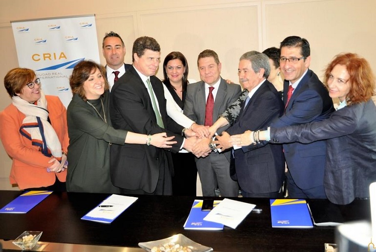 El Aeropuerto de Ciudad Real firma un acuerdo con la empresa aeronáutica Skydweller para la fabricación de aviones