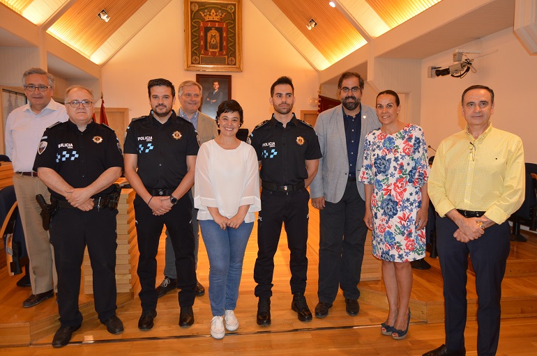 Ciudad Real Pilar Zamora da la bienvenida a dos nuevos agentes de la Policía Local