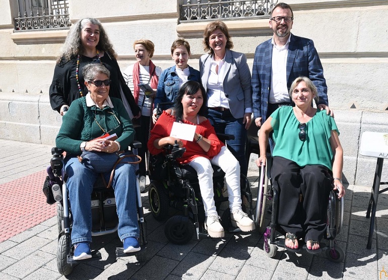 Ciudad Real La Diputación Provincial hace entrega de su colaboración a la Asociación Ciudad Accesible