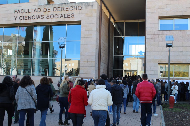 Cerca de 4.300 aspirantes se han examinado este sábado en Ciudad Real para obtener plaza como personal de limpieza y servicios de la JCCM