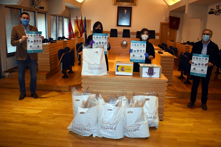 Ciudad Real El Ayuntamiento entrega material de protección para un comercio seguro en la capital