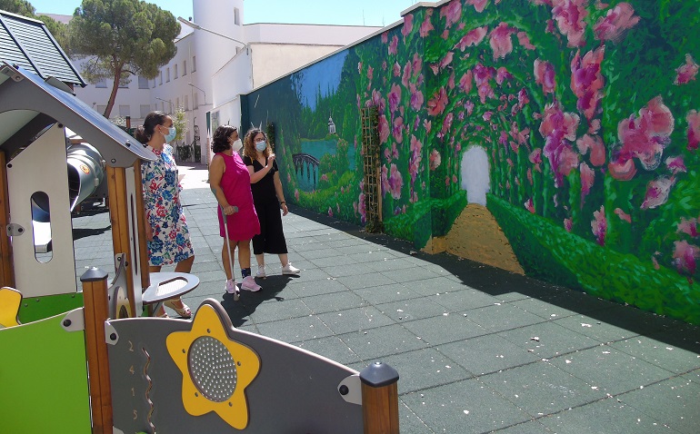 Ciudad Real Pilar Zamora visita el mural que La Fábrica ha realizado en el parque Manuel Marín