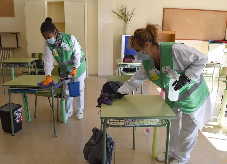 235 Personas se incorporaron ayer a los colegios de la provincia para el refuerzo de las labores de limpieza y desinfección frente a la Covid-19