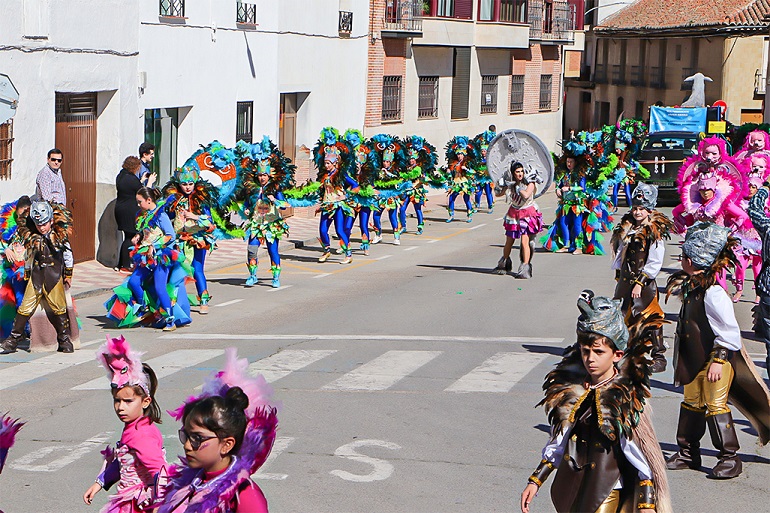 Almodóvar del Campo El Ayuntamiento potencia el Carnaval de día con suculentos premios para el desfile central e introduciendo el Sábado de Piñata