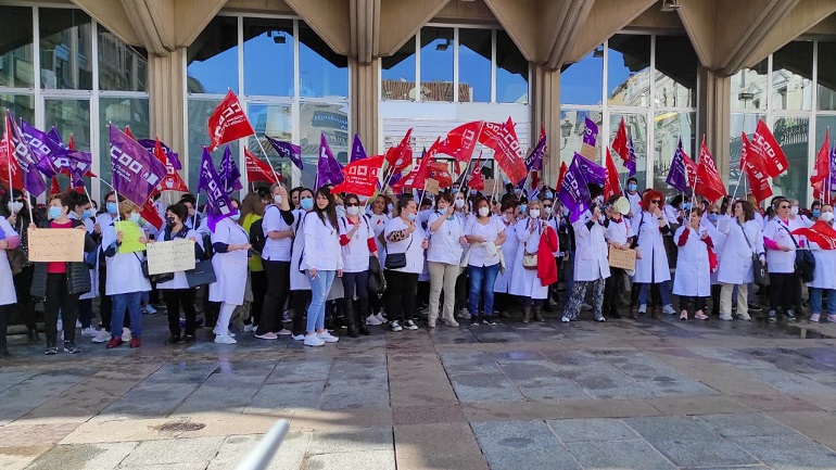 Ciudad Real Las trabajadoras del servicio de Ayuda a Domicilio inician una huelga indefinida para pedir un convenio colectivo, un salario justo y unas condiciones dignas