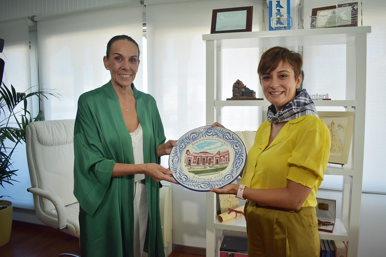 Ciudad Real Isabel Rodríguez muestra su apoyo a la candidatura de la Pandorga para ser declarada de Interés Turístico Nacional