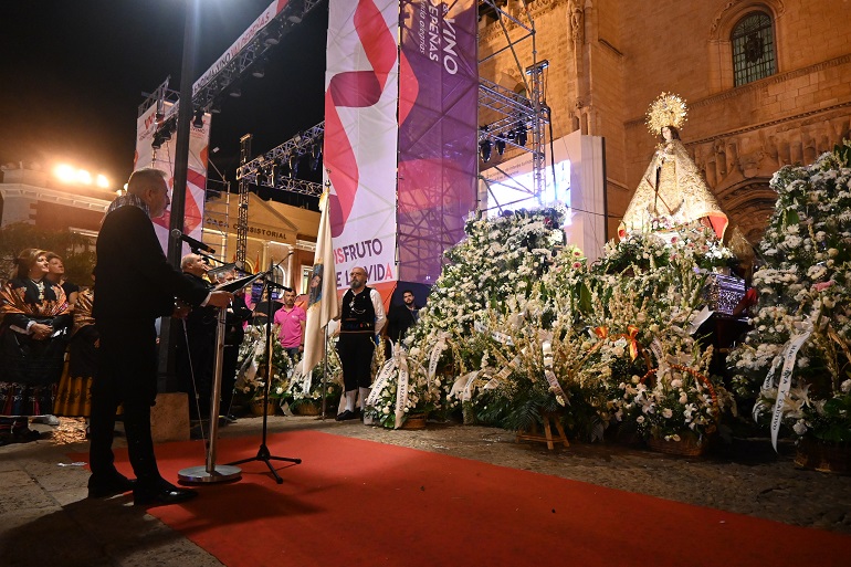 El alcalde de Valdepeñas pide a la patrona por las víctimas de la covid-19 y de la guerra