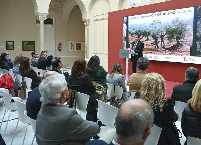 Valverde destaca la importancia de valorizar la cultura del olivar con acciones sostenibles que impulsan el oleoturismo y el desarrollo económico y territorial