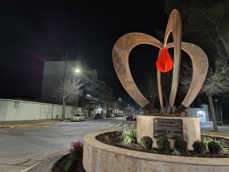 Manzanares Un monumento frente al hospital como agradecimiento a las personas donantes de sangre