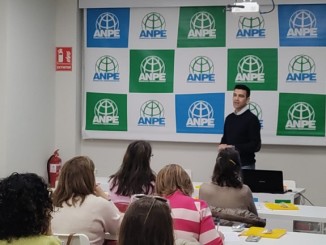 ANPE Ciudad Real celebra con éxito la Jornada Matemáticas manipulativas con geoplano