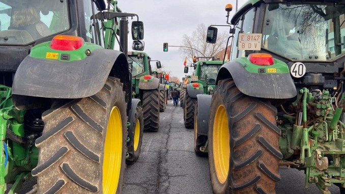 Una gran tractorada colapsa Ciudad Real para protestar por la situación del campo