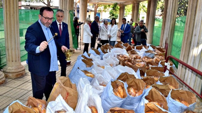 La fiesta del Santo Voto arranca en Puertollano Reparto de 5.000 panecillos y celebración histórica