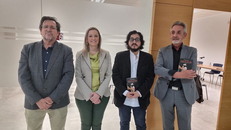 Presentado ‘Asia en el pelo’, XLII Premio Internacional de Poesía ‘Juan Alcaide’