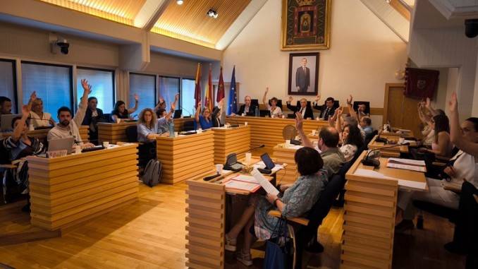 El pleno de Ciudad Real aprobó por unanimidad nombrar Ciudadano Ejemplar ex aequo a la Policía Nacional de Ciudad Real y a Ramón Serrano Marín