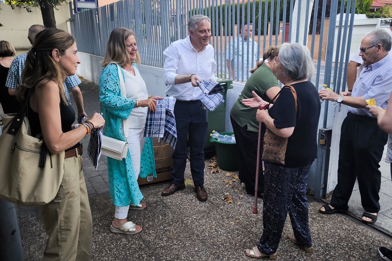 Limoná, puñao, pañuelo de yerbas y baile para los mayores en el centro Social Larache