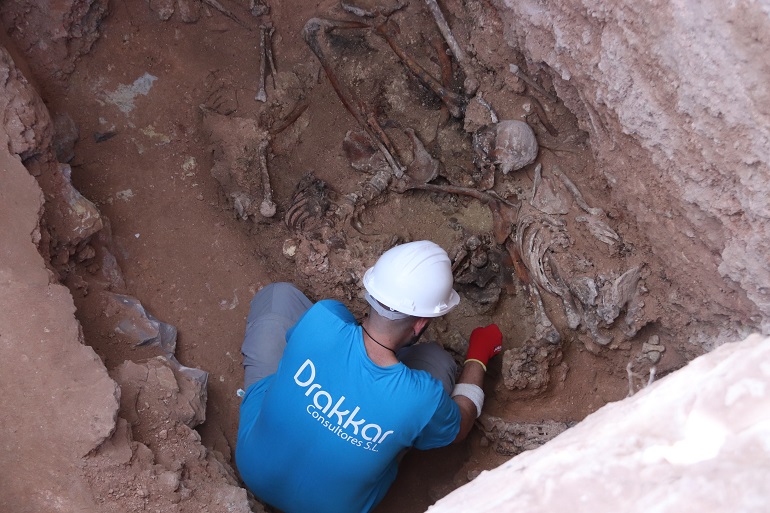 Avanza la exhumación de 89 víctimas del franquismo en Manzanares El proyecto supera su ecuador con 49 cuerpos recuperados