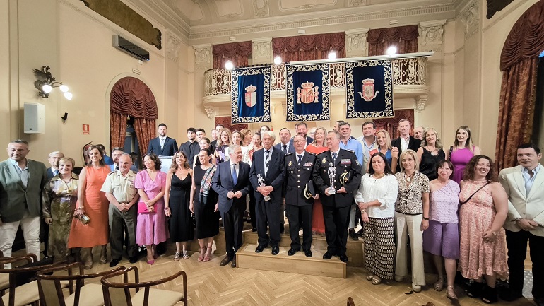 Ciudad Real honra a Ramón Serrano y la Policía Nacional como Ciudadanos Ejemplares 2024 en un emotivo acto