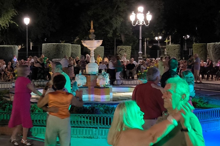 El Baile de La Talaverana Cuatro noches de música y diversión para los mayores en la Feria de Ciudad Real