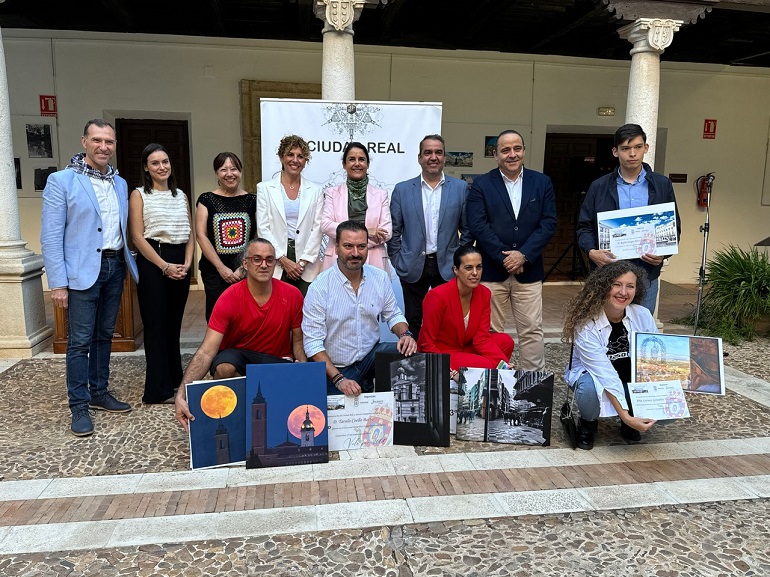 Ciudad Real se viste de gala en imágenes Inaugurada la exposición Ciudad Real, ponte guapa