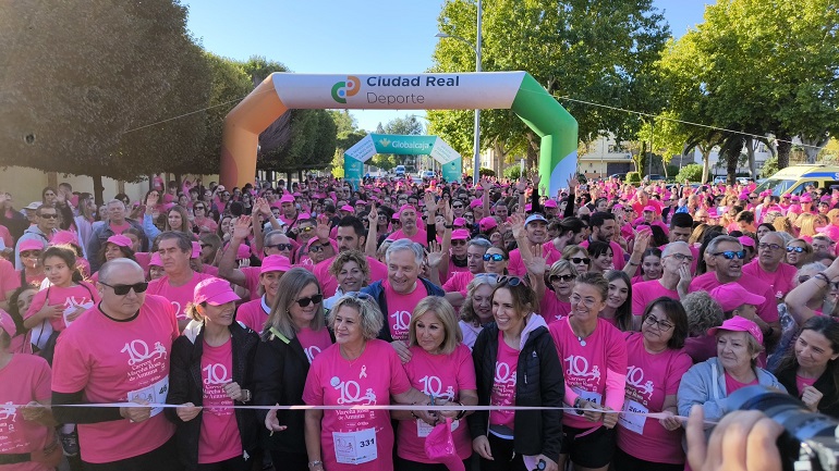 Ciudad Real se vuelve rosa Un mar de solidaridad en la X Marcha Rosa de AMUMA