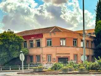 El Ministerio de Trabajo sella el edificio abandonado de la CEOE en Ciudad Real para garantizar la seguridad de los vecinos