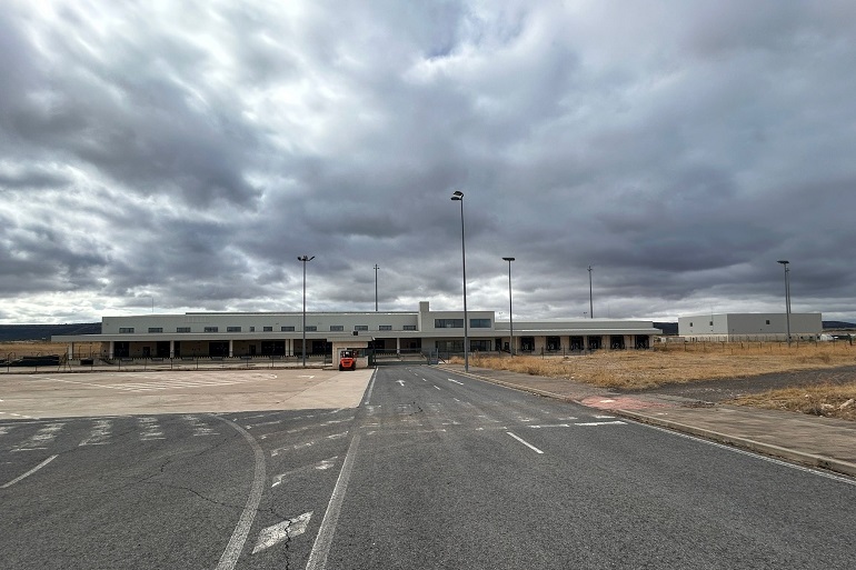 Alarma-social-en-Ciudad-Real-y-el-Campo-de-Calatrava-por-la-construccion-de-un-Centro-de-Atencion-de-Migrantes-en-el-Aeropuerto-Nos-la-van-a-meter-bien-metida