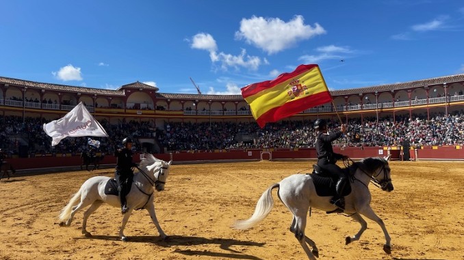 Espectacular exhibición de la Policía Nacional en la Plaza de Toros de Ciudad Real Más de 6.300 alumnos disfrutan de una jornada única con las unidades de élite